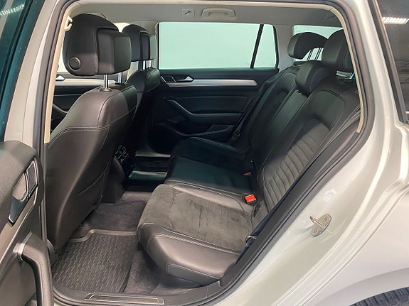 Volkswagen Passat 9 of 15