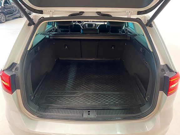 Volkswagen Passat 6 of 15