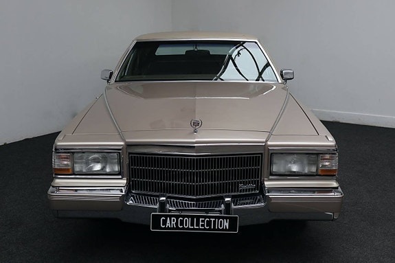 Cadillac Brougham 4 of 21