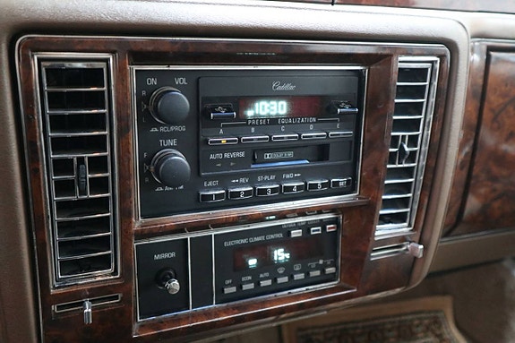 Cadillac Brougham 15 of 21