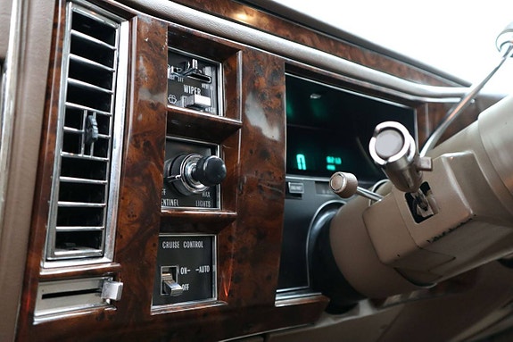 Cadillac Brougham 13 of 21