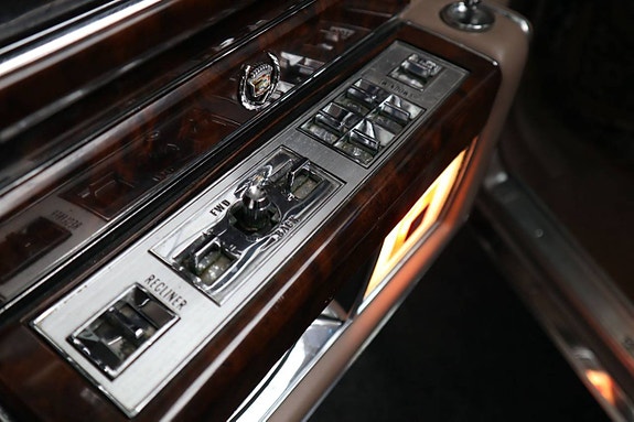 Cadillac Brougham 16 of 21