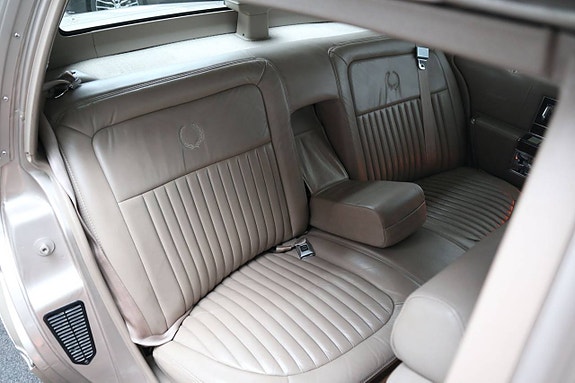 Cadillac Brougham 20 of 21