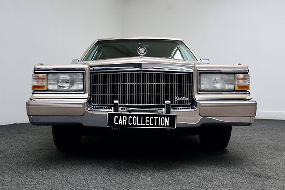 Cadillac Brougham 5 of 21