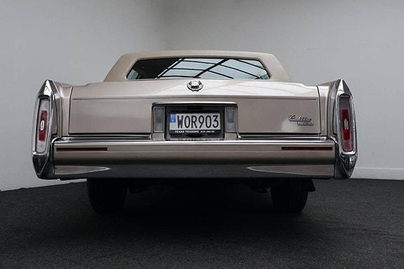 Cadillac Brougham 10 of 21