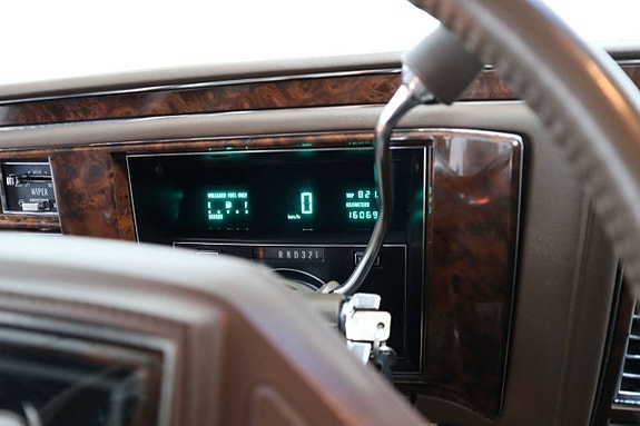Cadillac Brougham 14 of 21