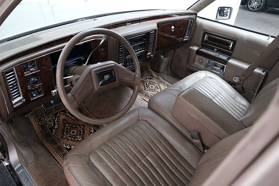 Cadillac Brougham 12 of 21