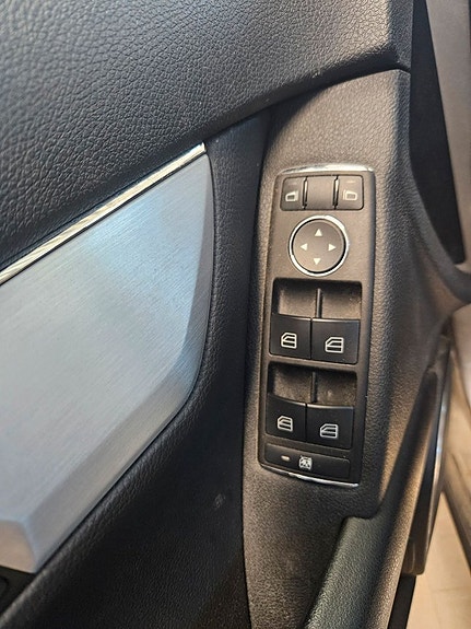 Mercedes-Benz C180 13 of 13