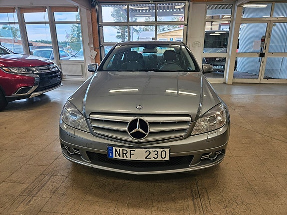 Mercedes-Benz C180 2 of 5