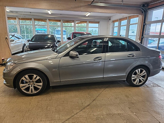 Mercedes-Benz C180 4 of 5