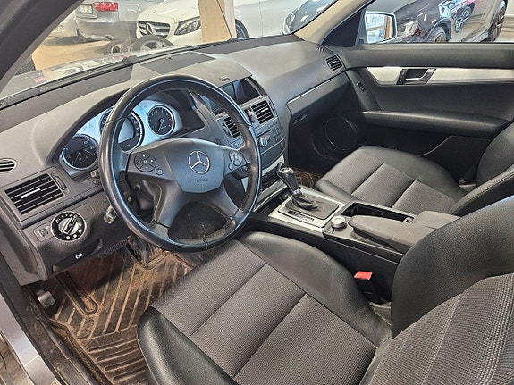 Mercedes-Benz C180 9 of 13
