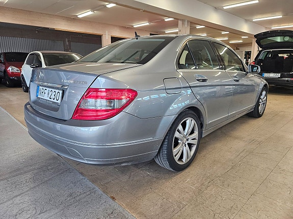 Mercedes-Benz C180 7 of 13