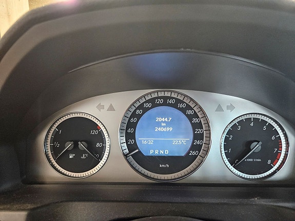 Mercedes-Benz C180 11 of 13
