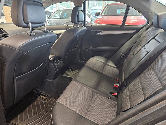 Mercedes-Benz C180 10 of 13