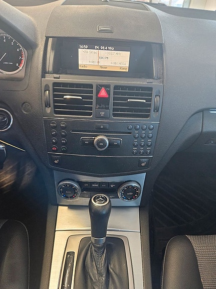 Mercedes-Benz C180 12 of 13