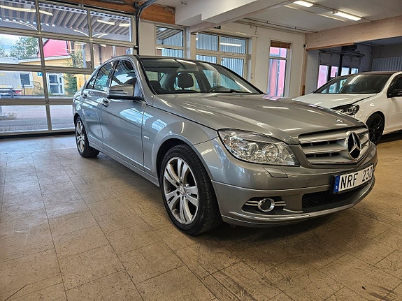 Mercedes-Benz C180 8 of 13