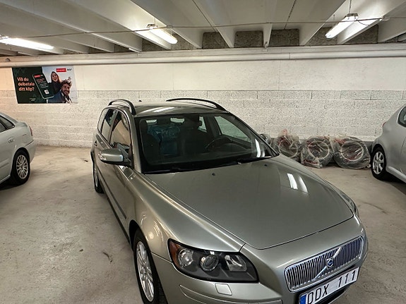 Volvo V50 2 of 5