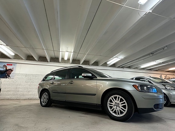 Volvo V50 3 of 5