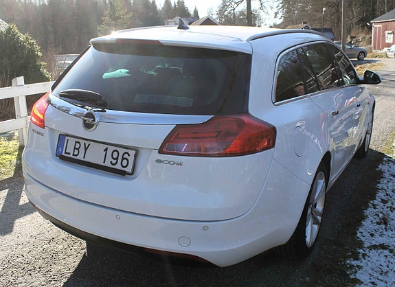 Opel Insignia 2 of 4