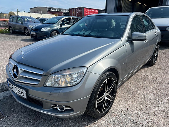 Mercedes-Benz C180 3 of 5