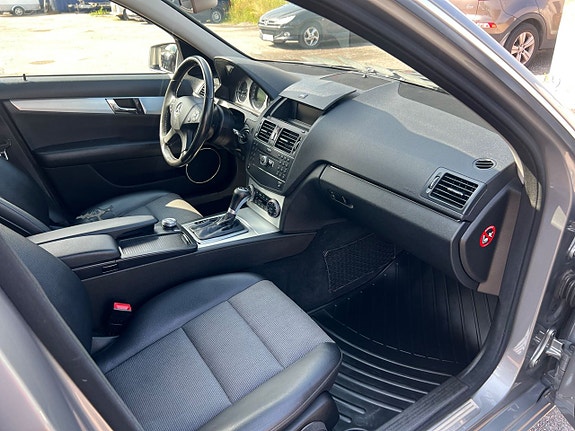 Mercedes-Benz C180 15 of 18
