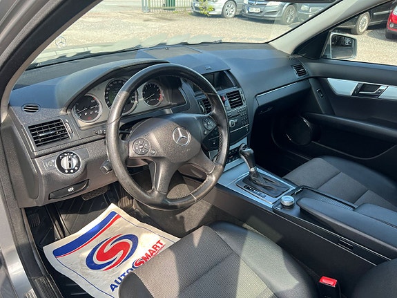 Mercedes-Benz C180 4 of 5