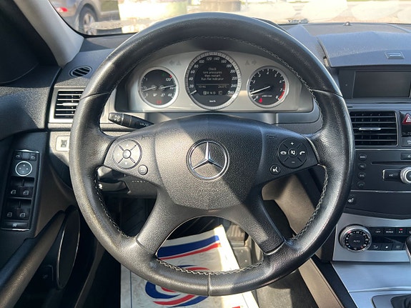 Mercedes-Benz C180 8 of 18