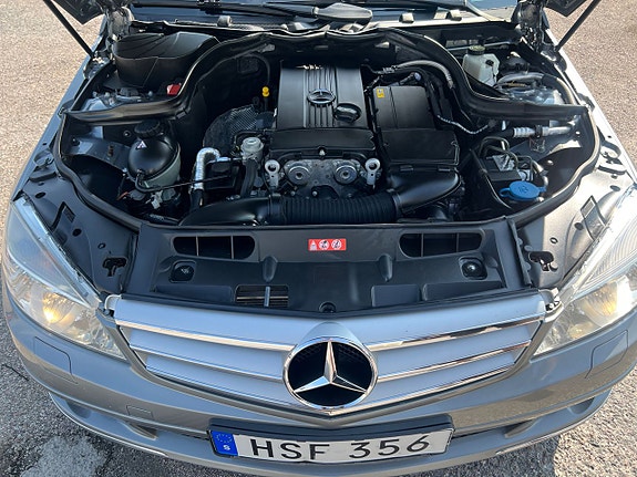 Mercedes-Benz C180 18 of 18