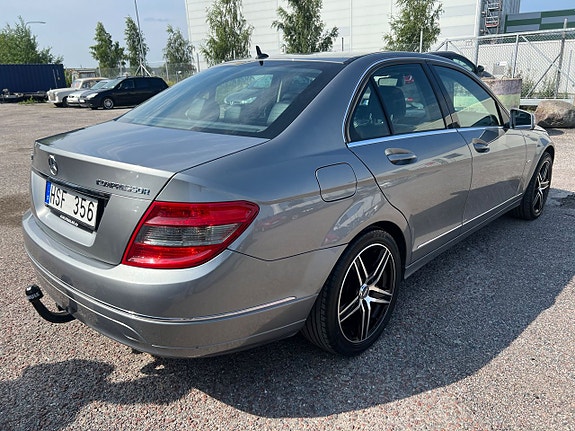 Mercedes-Benz C180 13 of 18