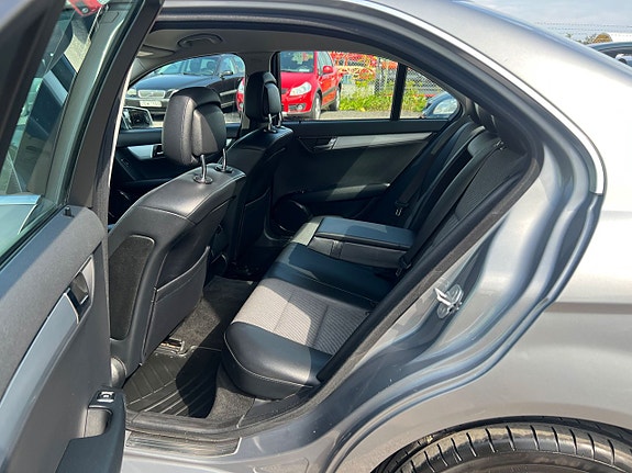 Mercedes-Benz C180 7 of 18