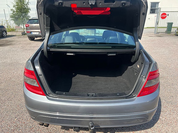 Mercedes-Benz C180 11 of 18