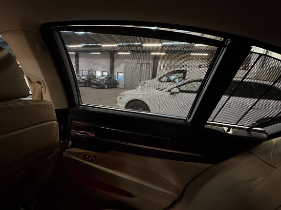 BMW 730 12 of 27