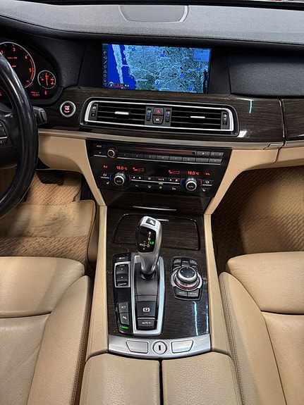 BMW 730 18 of 27