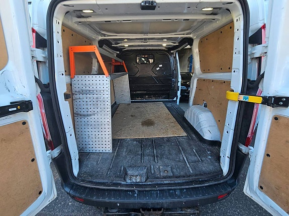 Ford Transit Custom 8 of 12