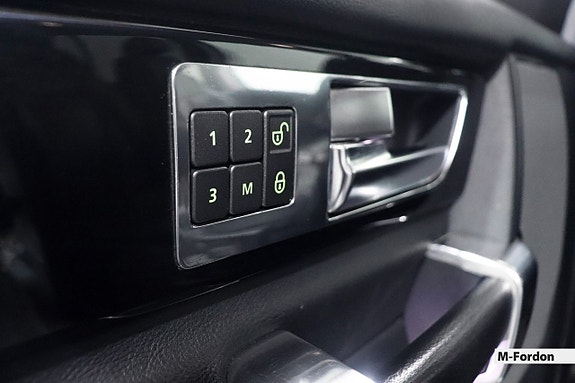 Land Rover Discovery 4 23 of 24