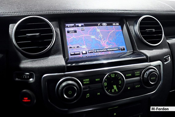 Land Rover Discovery 4 18 of 24