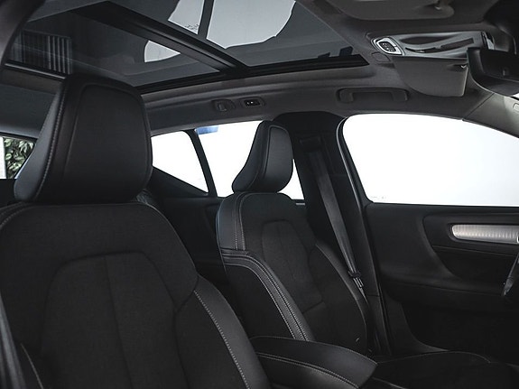 Volvo XC40 5 of 5