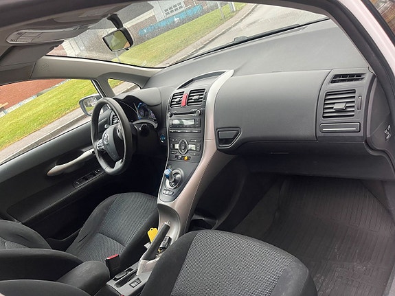 Toyota Auris 5 of 5