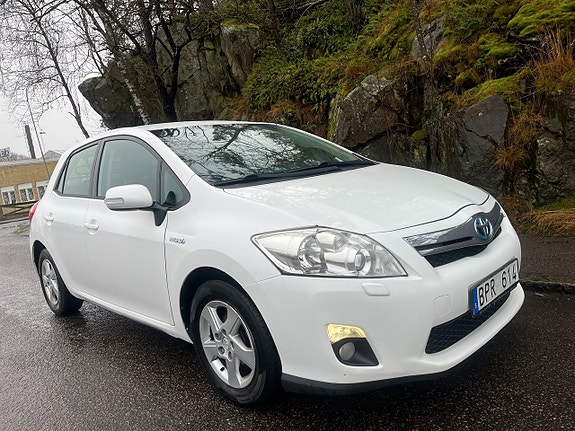 Toyota Auris 2 of 5