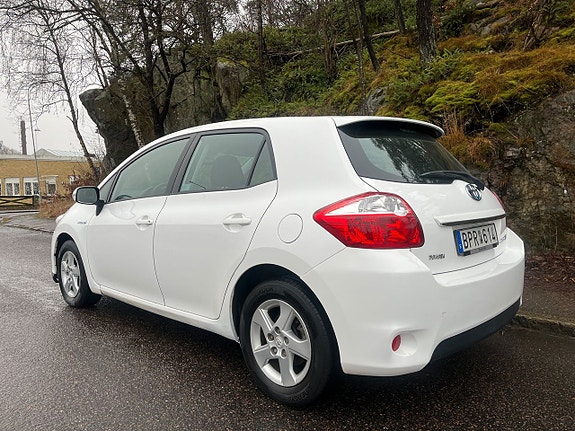 Toyota Auris 4 of 5