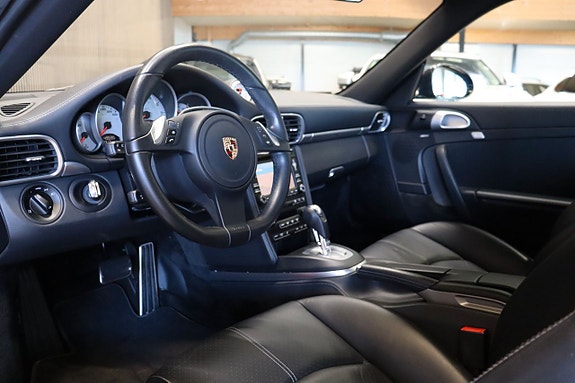Porsche 911 Carrera 4S 7 of 12