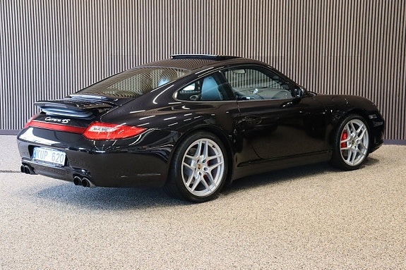 Porsche 911 Carrera 4S 4 of 5