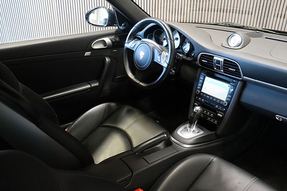 Porsche 911 Carrera 4S 5 of 5