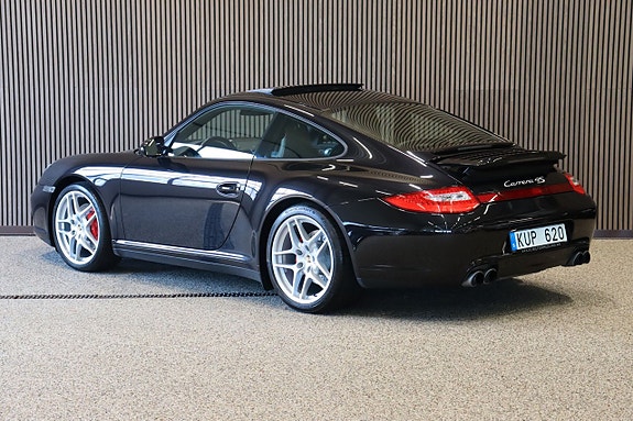 Porsche 911 Carrera 4S 3 of 5