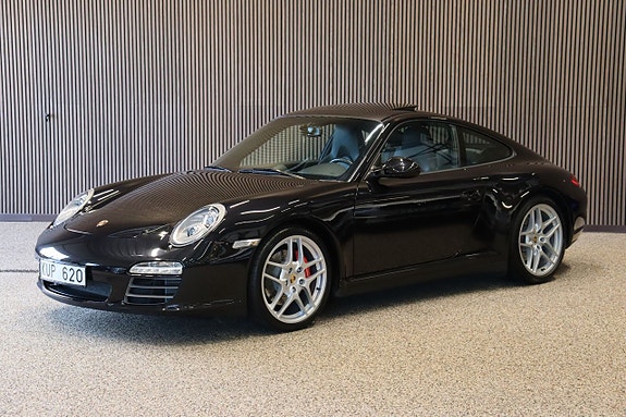 Porsche 911 Carrera 4S 2 of 5