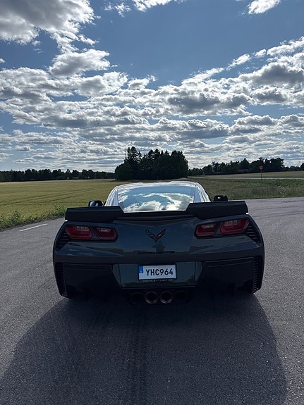 Chevrolet Corvette 4 of 5