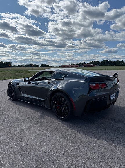 Chevrolet Corvette 3 of 5