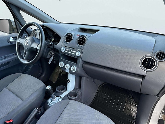 Mitsubishi Colt 20 of 20