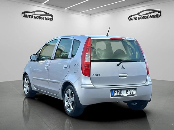Mitsubishi Colt 8 of 20