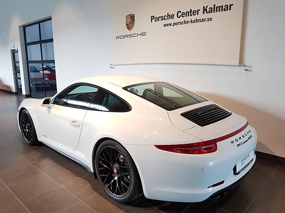 Porsche 911 Carrera 4 GTS 4 of 5